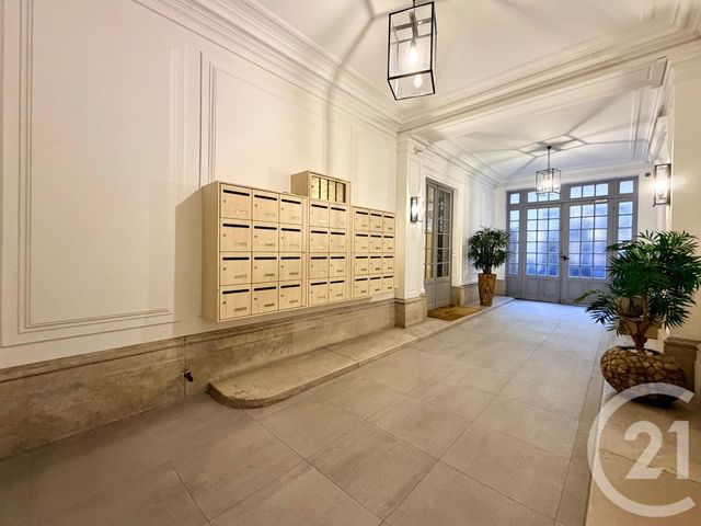 Appartement F2 à vendre - 2 pièces - 49.97 m2 - PARIS - 75008 - ILE-DE-FRANCE - Century 21 Actif Immobilier