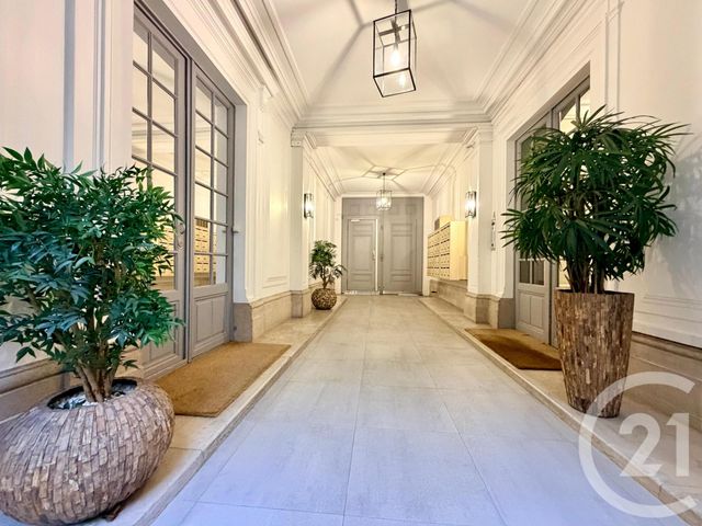 Appartement F2 à vendre - 2 pièces - 49.97 m2 - PARIS - 75008 - ILE-DE-FRANCE - Century 21 Actif Immobilier